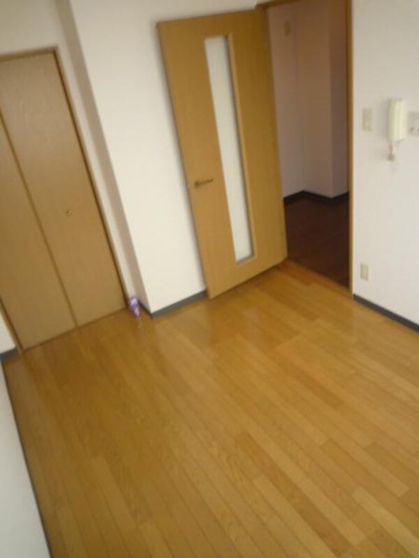 洋室(★洋室からキッチン側へ★)