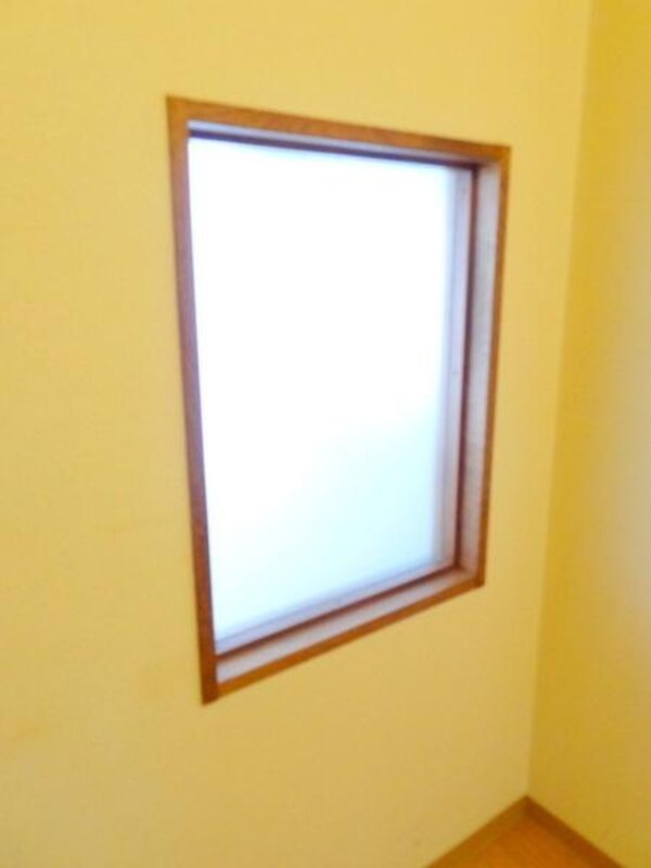 洋室(★小窓付き★)