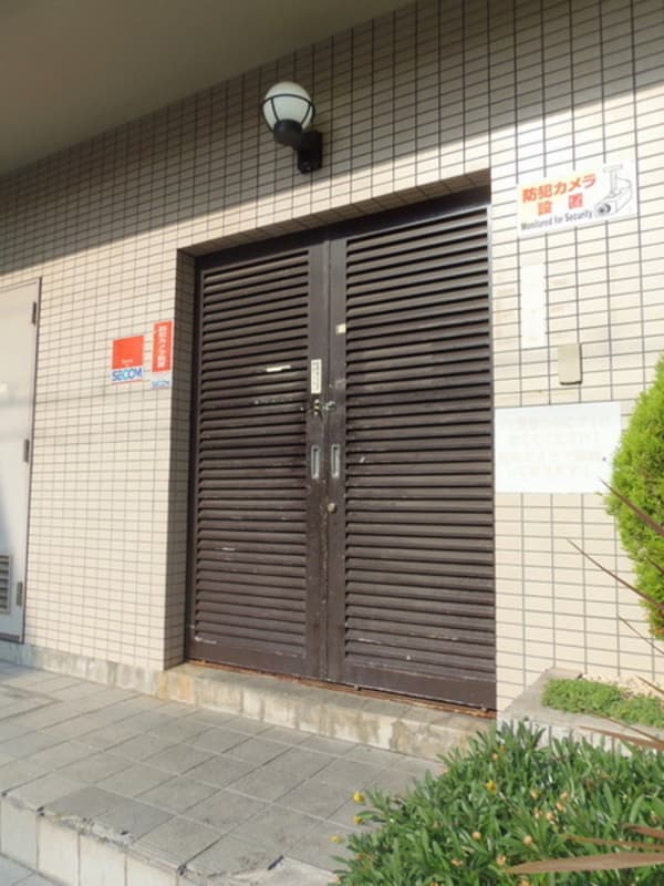 エントランス(★敷地内ゴミ置き場★)