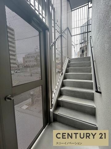 物件外観写真9　(非常階段)