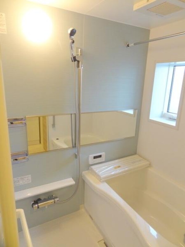 バス／シャワールーム等(★小窓付きの綺麗なお風呂★)