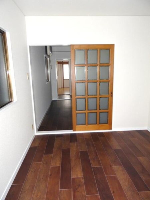 洋室(★奥行あります！4.5帖の洋室側から★)