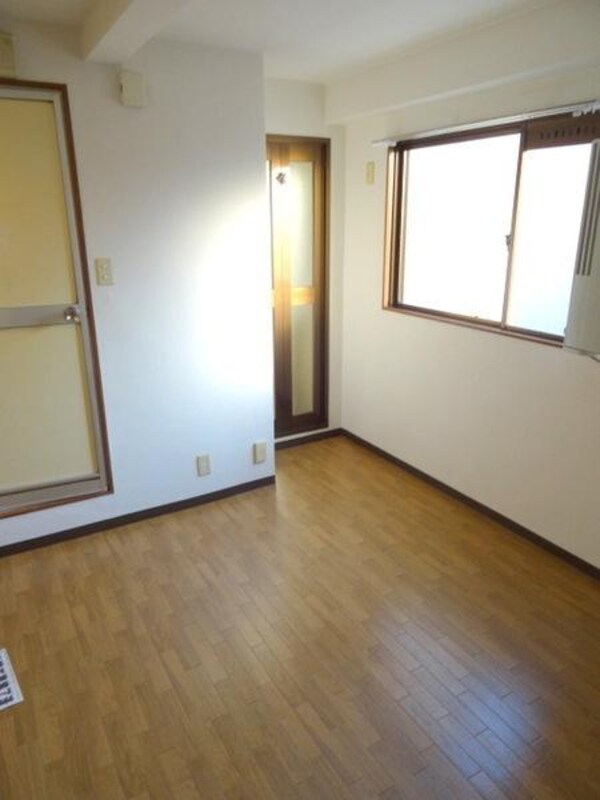 洋室(★自然光入る窓★)