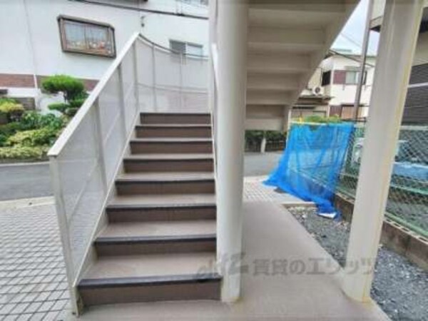 階段(コインランドリー)