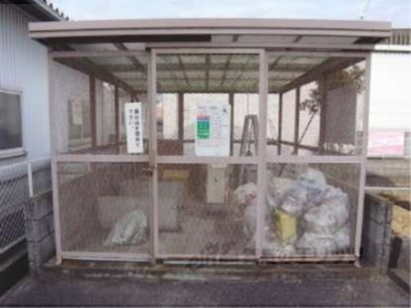 ごみ置き場