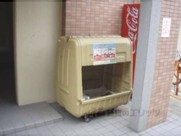 ダストボックス