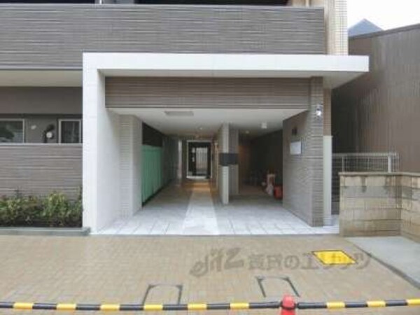 建築中