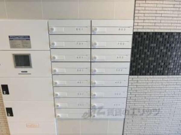 建築中