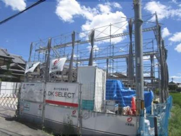 建築中