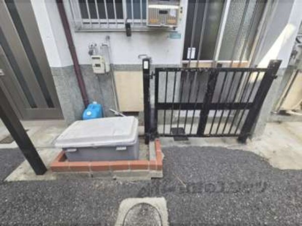 玄関前