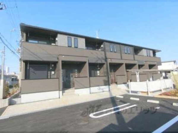 建物前通路・駐車場