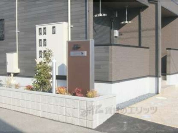 敷地出入口付近