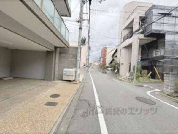 建築中