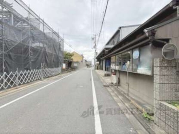 建築中