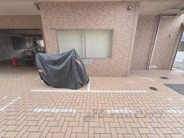 オートバイ置き場