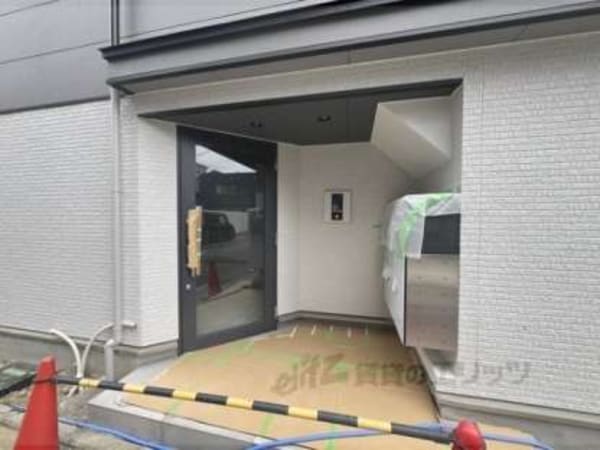 建築中