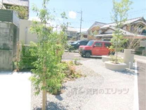 駐車場(通路植栽)