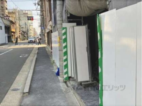 建設中