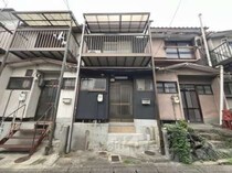 東海道本線<琵琶湖線・JR京都線> 山科駅 2階建 築60年の外観写真