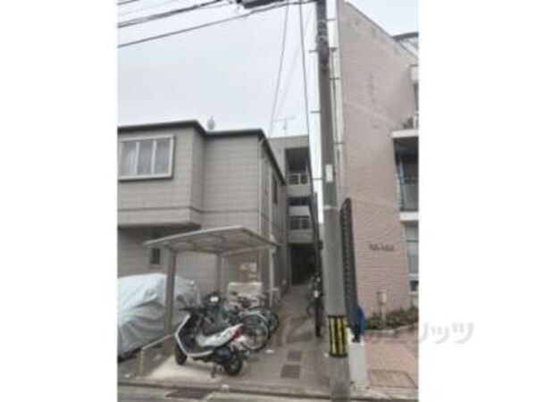 外観写真(真ん中の細い道の部分です)