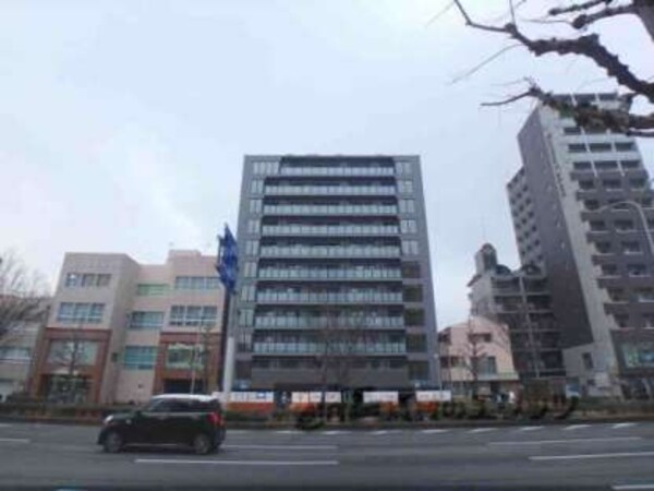 建築中