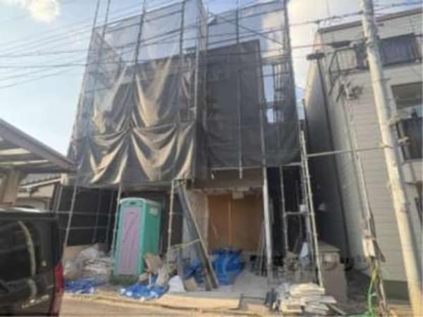 建築中