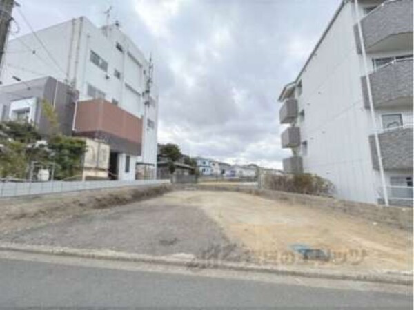 建築中