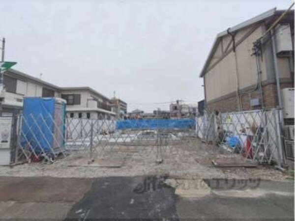建築中