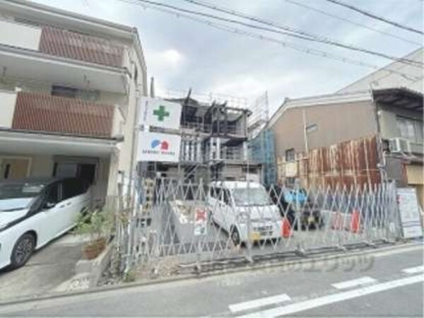 建築中