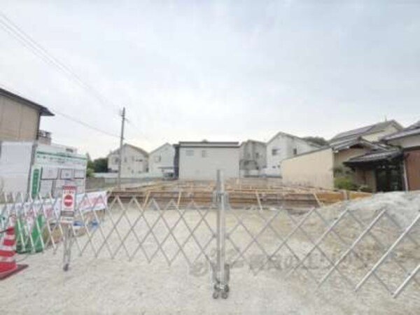 建築中