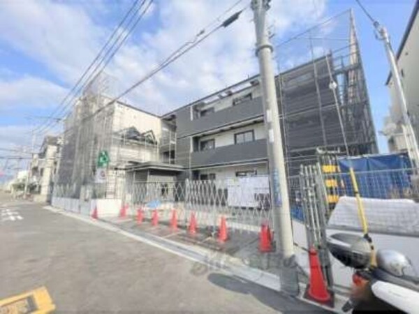 建築中