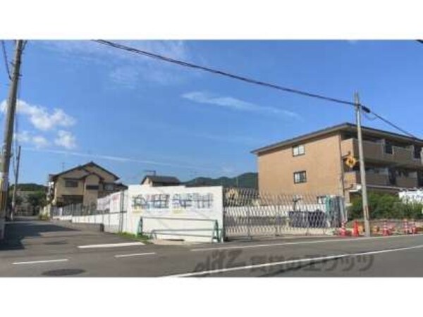 建築中
