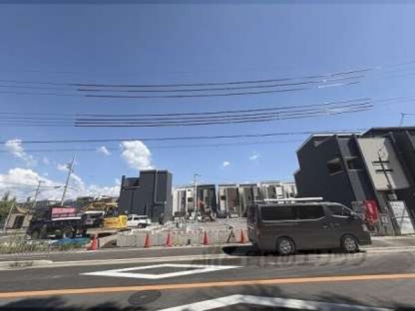建築中