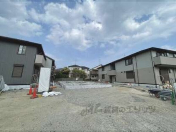 建築中