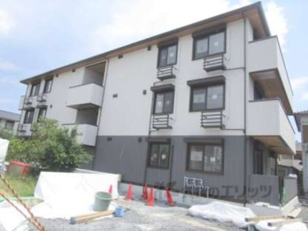 建築中