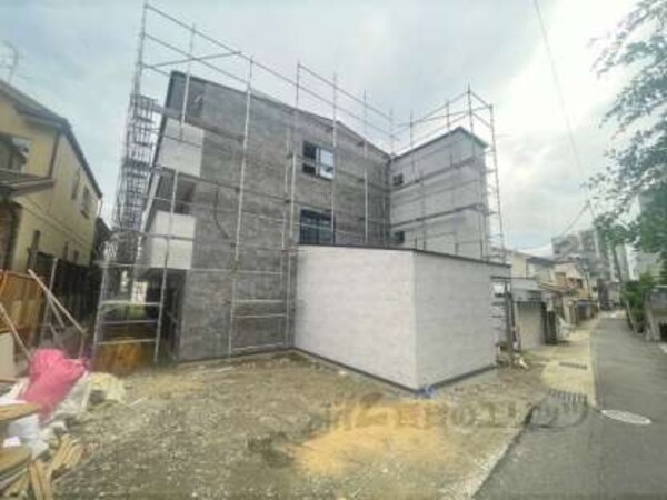 建築中