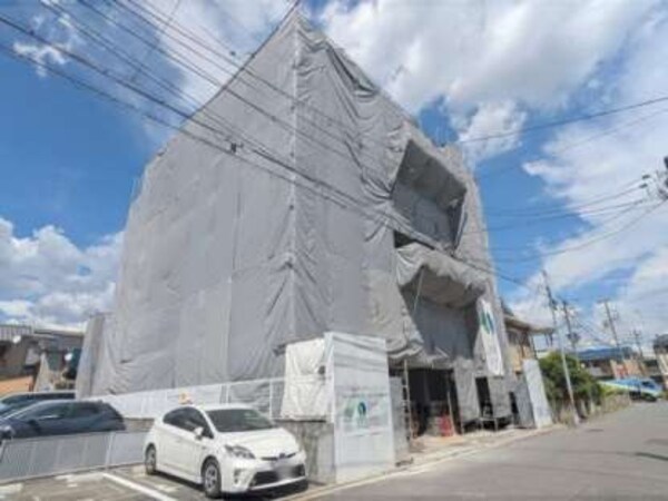 建築中