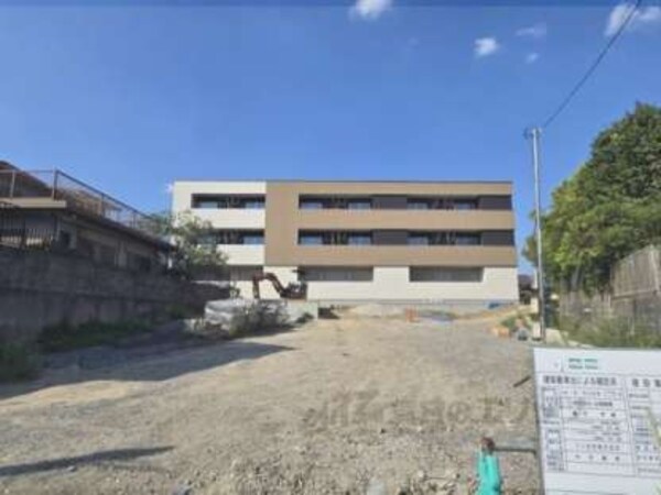 建築中