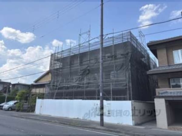 建築中