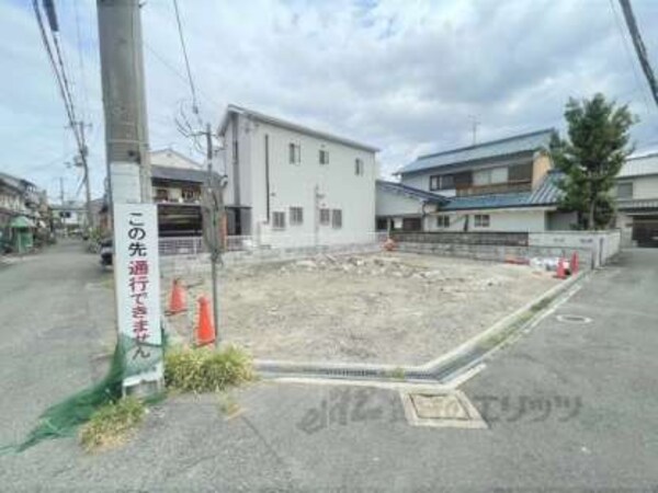 建築中