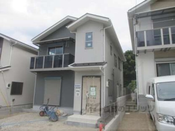 建築中