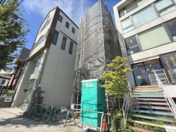 建築中