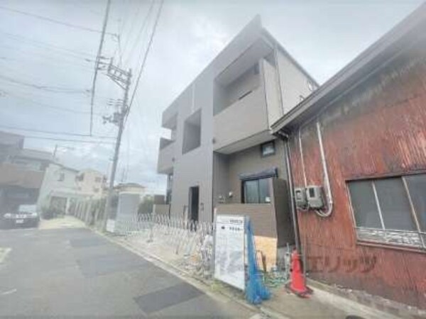 建築中