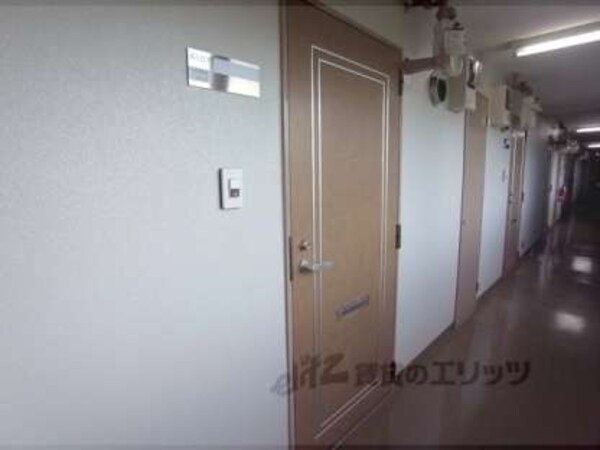 玄関(貴重なペットが飼える物件です♪)