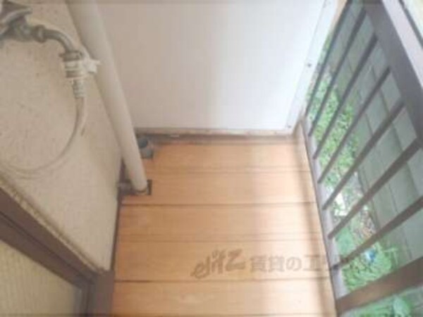 洗濯機置場(洗濯機ベランダに置いて頂けます)