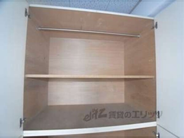 収納(奥行き十分あります)