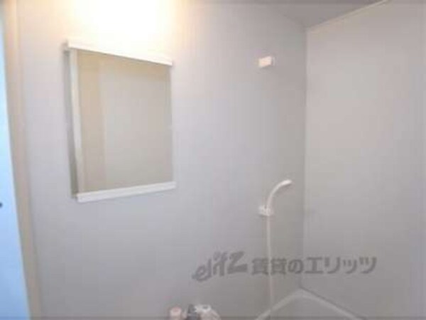 風呂(かがみありますよ)