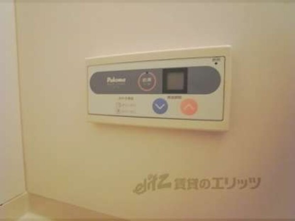 給湯器リモコン(お風呂の中でも給湯温度の設定ができます)