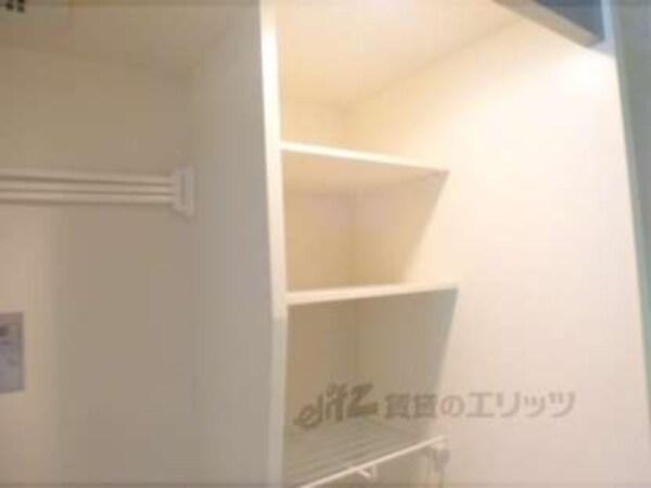 キッチン(収納棚の上部)