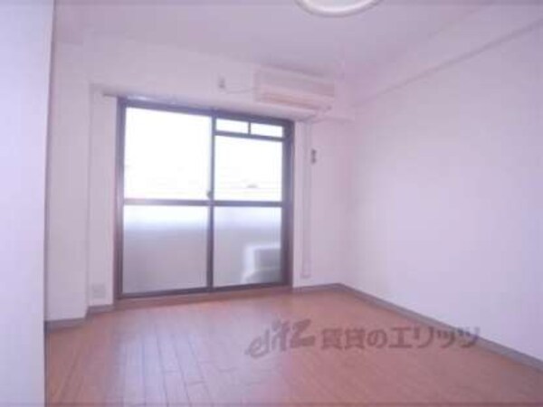 洋室(洋室６，６帖できれいなお部屋です。)